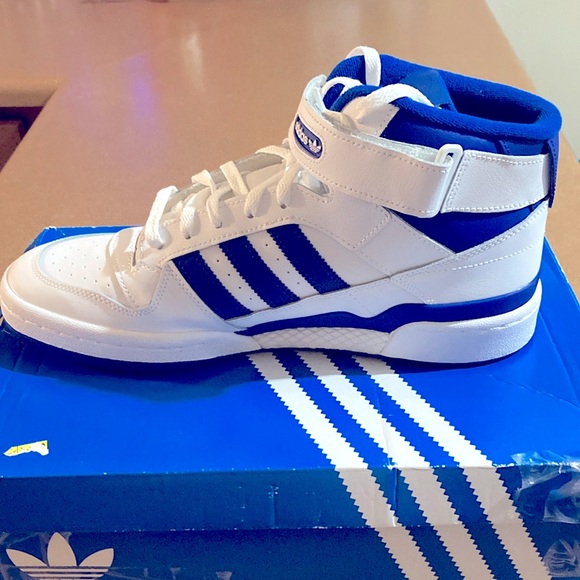 ADIDAS - Picture 3 of 5